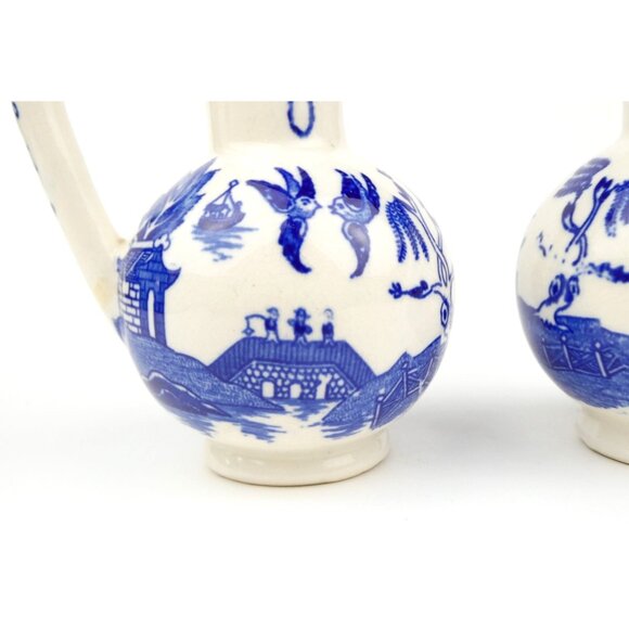 Set Of 2 Vintage Blue & White Ceramic Oil & Vinegar Cruet Pitchers With 1 Lid - Picture 5 of 16